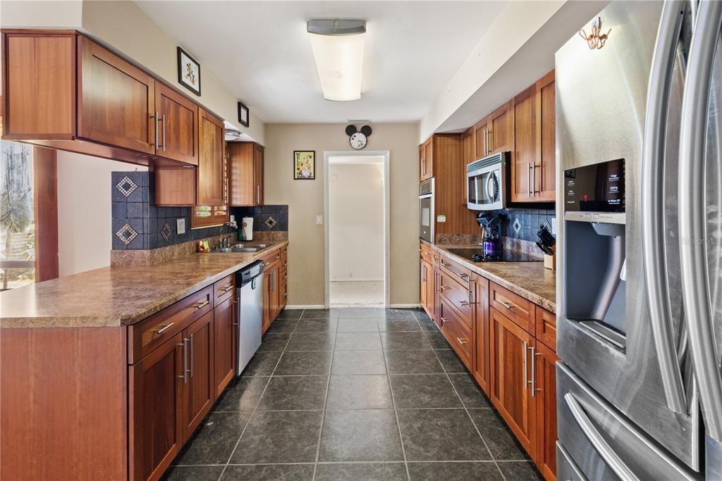 For Sale: $205,000 (2 beds, 2 baths, 1704 Square Feet)