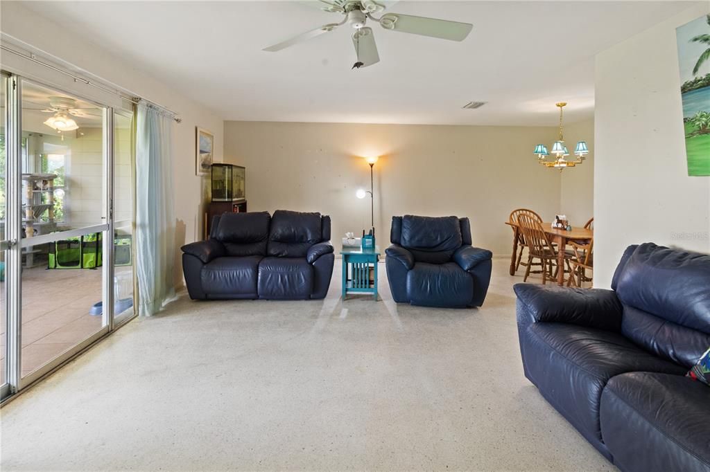 For Sale: $205,000 (2 beds, 2 baths, 1704 Square Feet)