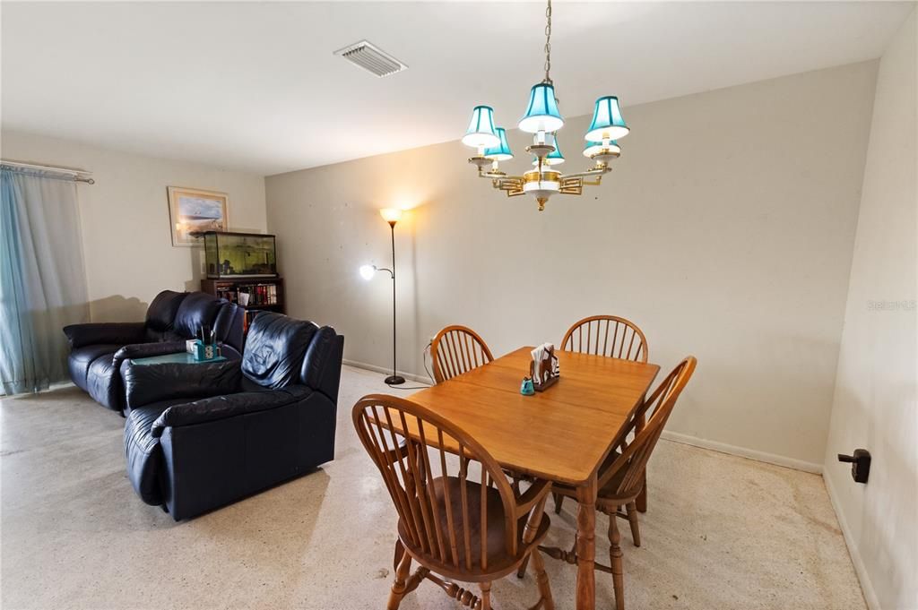 For Sale: $205,000 (2 beds, 2 baths, 1704 Square Feet)