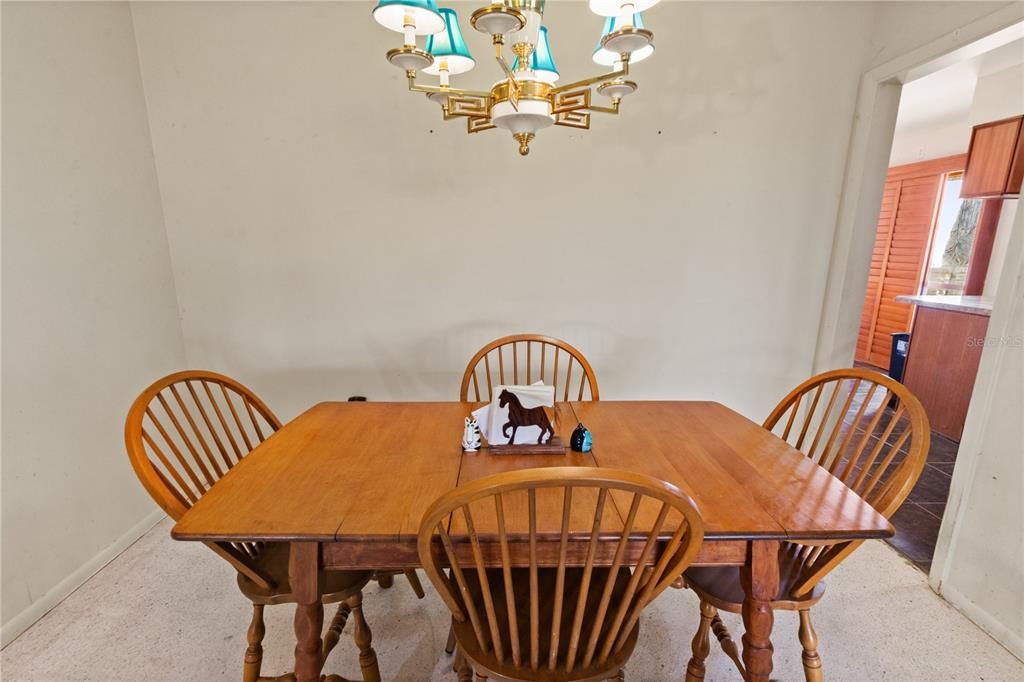 For Sale: $205,000 (2 beds, 2 baths, 1704 Square Feet)