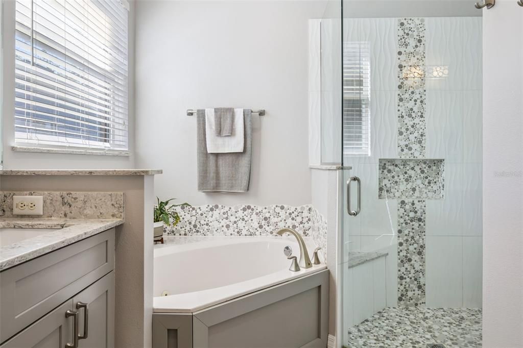 Под контрактом: $525,000 (4 спален, 2 ванн, 2141 Квадратных фут)