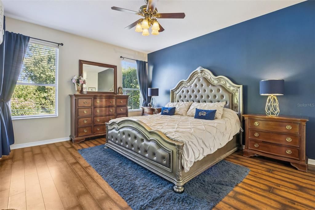 Под контрактом: $525,000 (4 спален, 2 ванн, 2141 Квадратных фут)