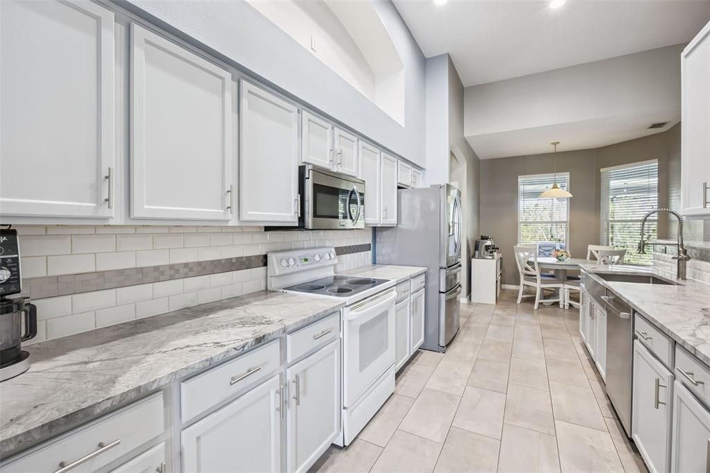 Под контрактом: $525,000 (4 спален, 2 ванн, 2141 Квадратных фут)