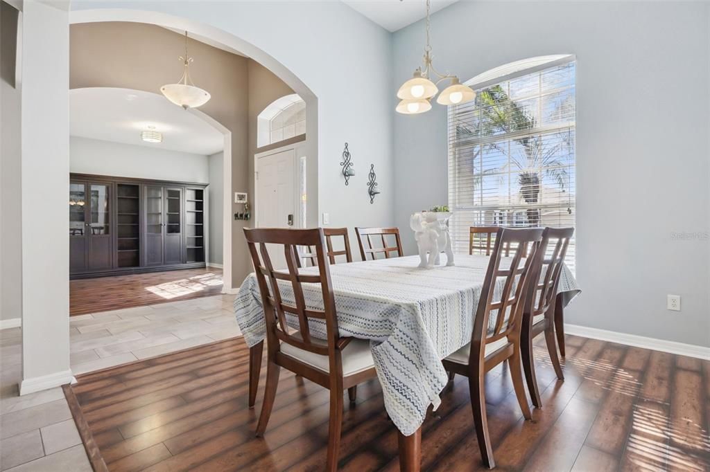 Под контрактом: $525,000 (4 спален, 2 ванн, 2141 Квадратных фут)