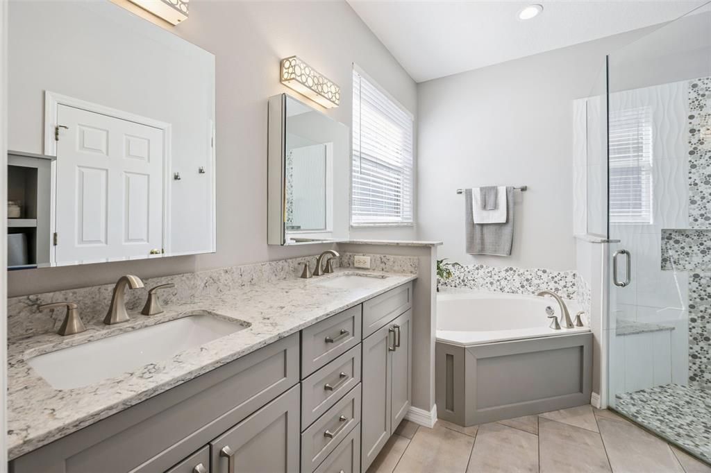 Под контрактом: $525,000 (4 спален, 2 ванн, 2141 Квадратных фут)