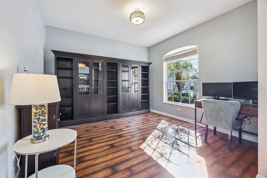 Под контрактом: $525,000 (4 спален, 2 ванн, 2141 Квадратных фут)