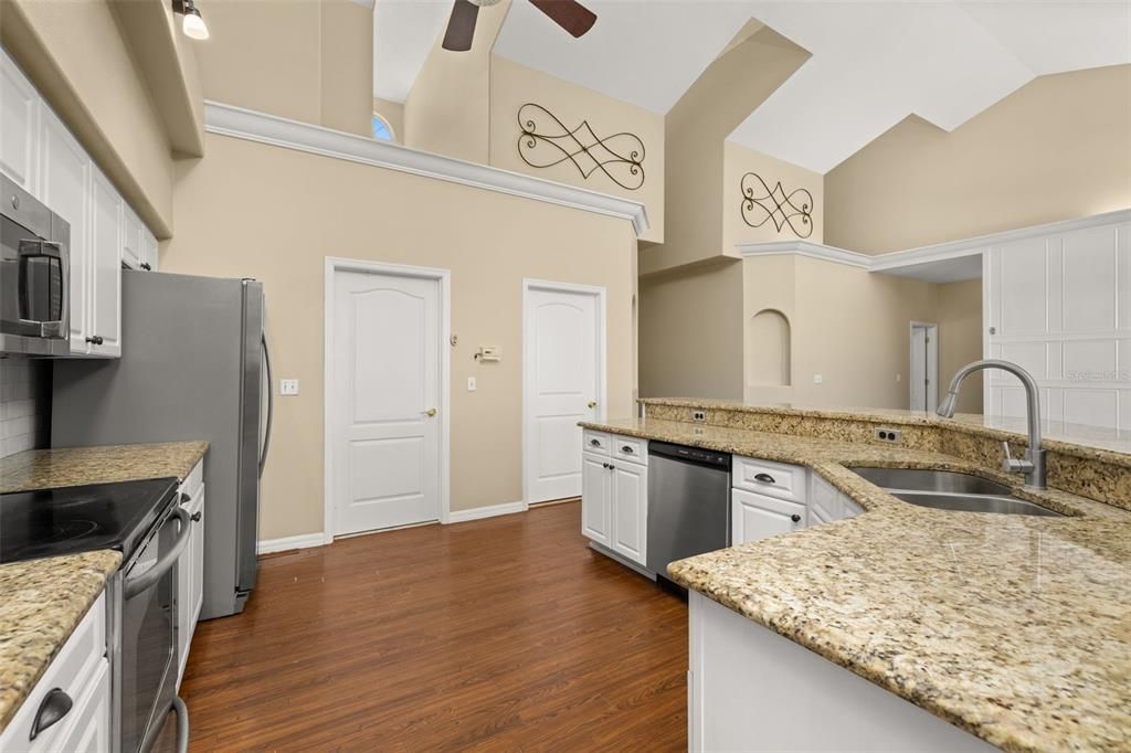 На продажу: $599,000 (5 спален, 4 ванн, 3067 Квадратных фут)