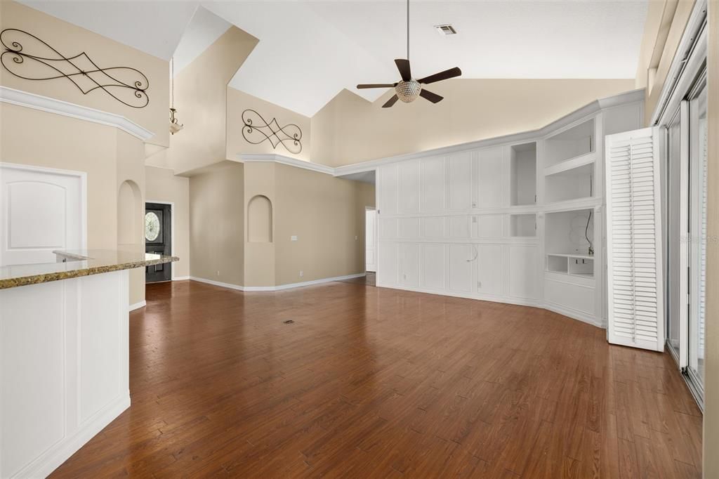 На продажу: $599,000 (5 спален, 4 ванн, 3067 Квадратных фут)