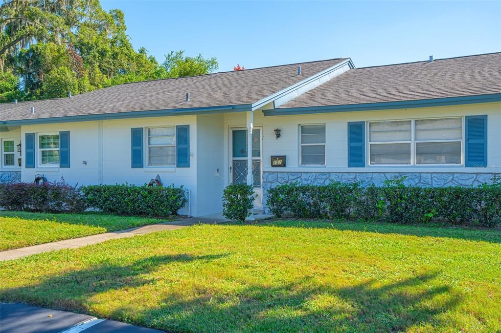 For Sale: $165,000 (2 beds, 2 baths, 979 Square Feet)