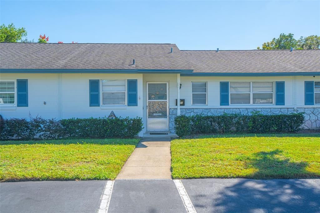 For Sale: $165,000 (2 beds, 2 baths, 979 Square Feet)