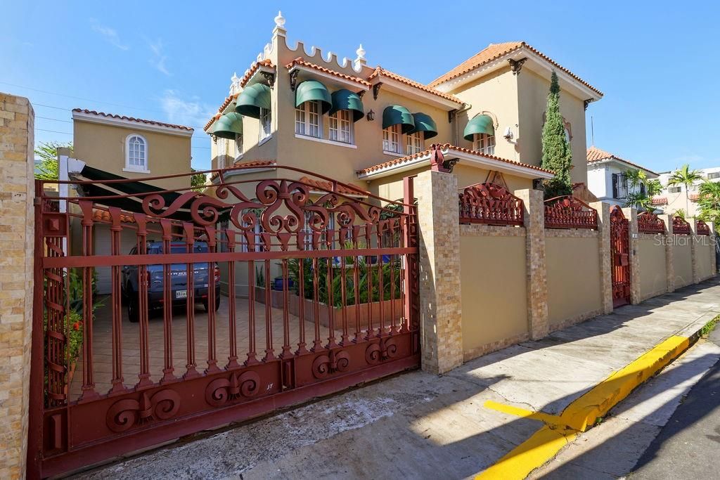 En Renta: $11,000 (4 camas, 5 baños, 3557 Pies cuadrados)