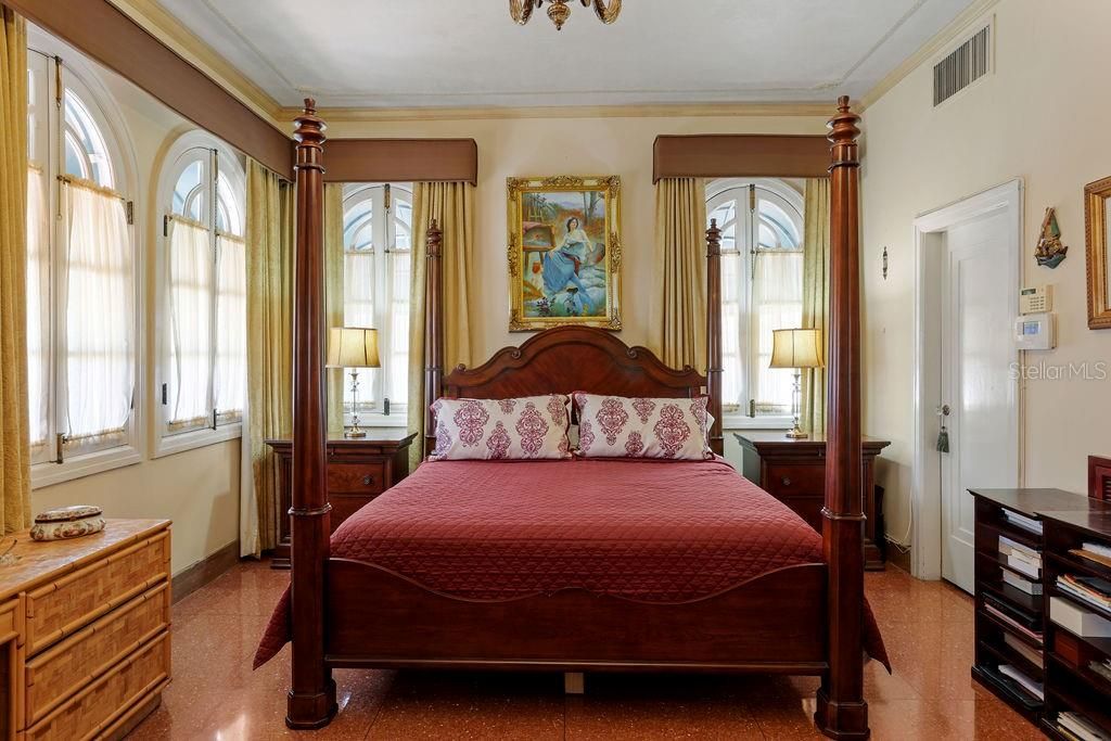 En Renta: $11,000 (4 camas, 5 baños, 3557 Pies cuadrados)