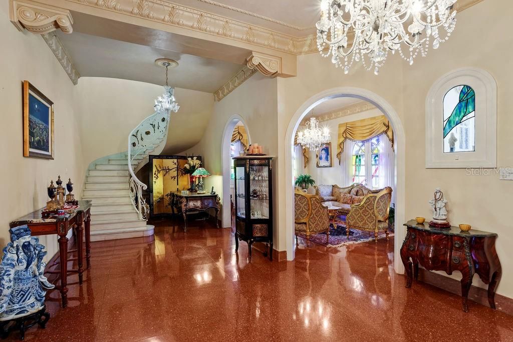 En Renta: $11,000 (4 camas, 5 baños, 3557 Pies cuadrados)