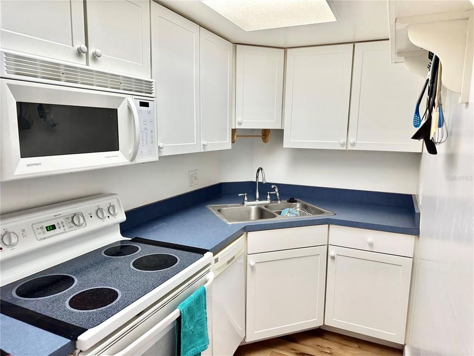 For Sale: $148,000 (1 beds, 1 baths, 628 Square Feet)