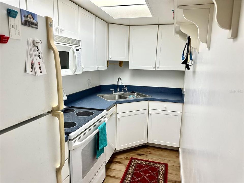 For Sale: $148,000 (1 beds, 1 baths, 628 Square Feet)