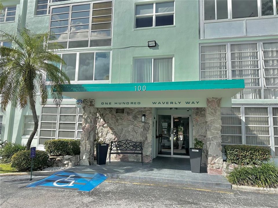 For Sale: $148,000 (1 beds, 1 baths, 628 Square Feet)