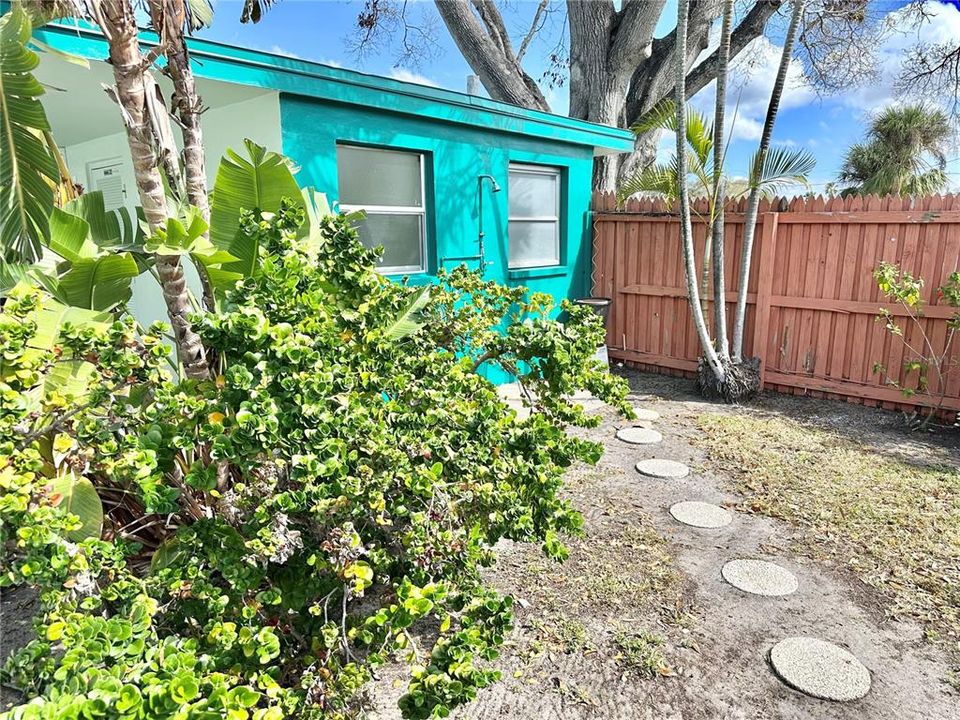 For Sale: $148,000 (1 beds, 1 baths, 628 Square Feet)