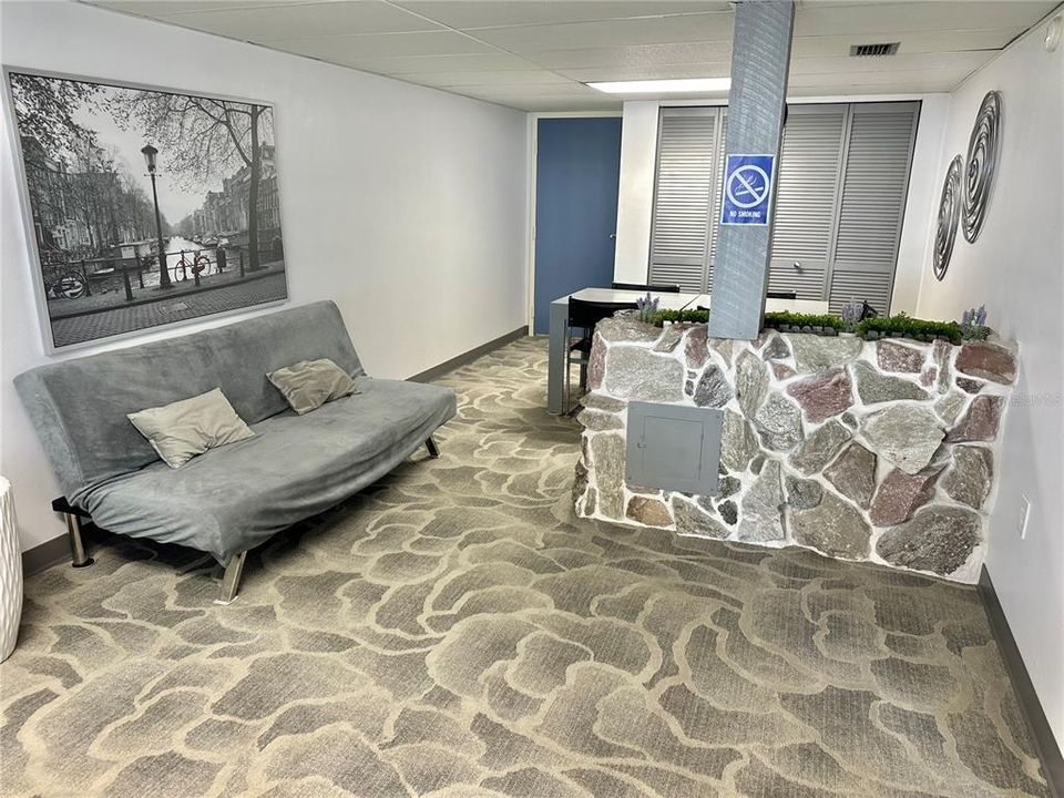 For Sale: $148,000 (1 beds, 1 baths, 628 Square Feet)