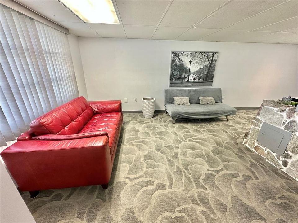 For Sale: $148,000 (1 beds, 1 baths, 628 Square Feet)