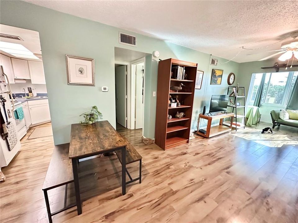 For Sale: $148,000 (1 beds, 1 baths, 628 Square Feet)