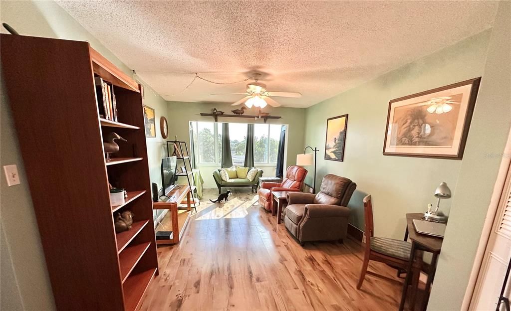 For Sale: $148,000 (1 beds, 1 baths, 628 Square Feet)