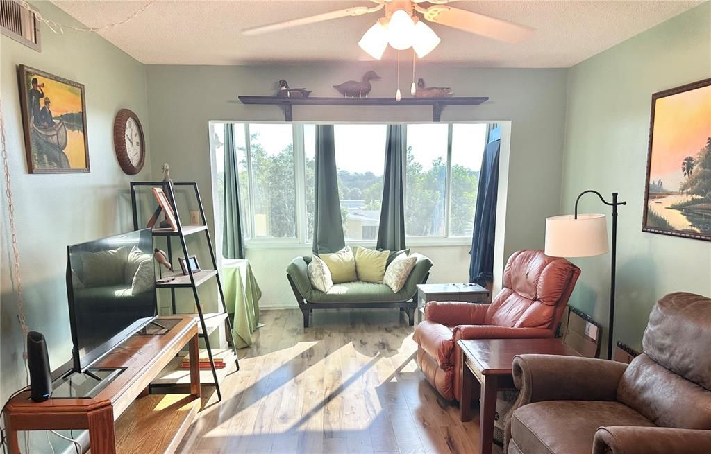 For Sale: $148,000 (1 beds, 1 baths, 628 Square Feet)