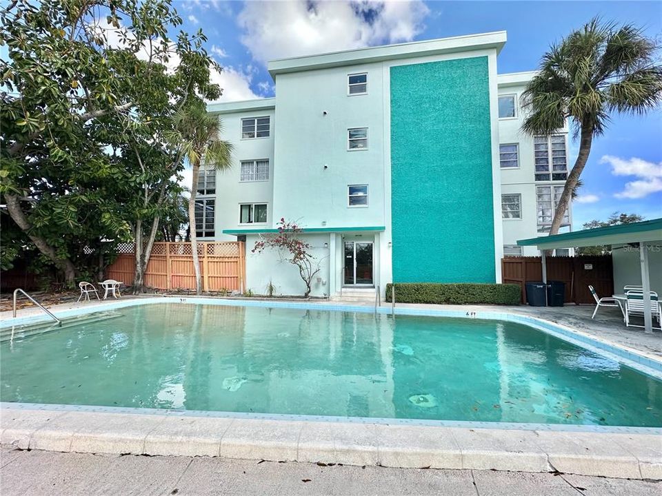 For Sale: $148,000 (1 beds, 1 baths, 628 Square Feet)