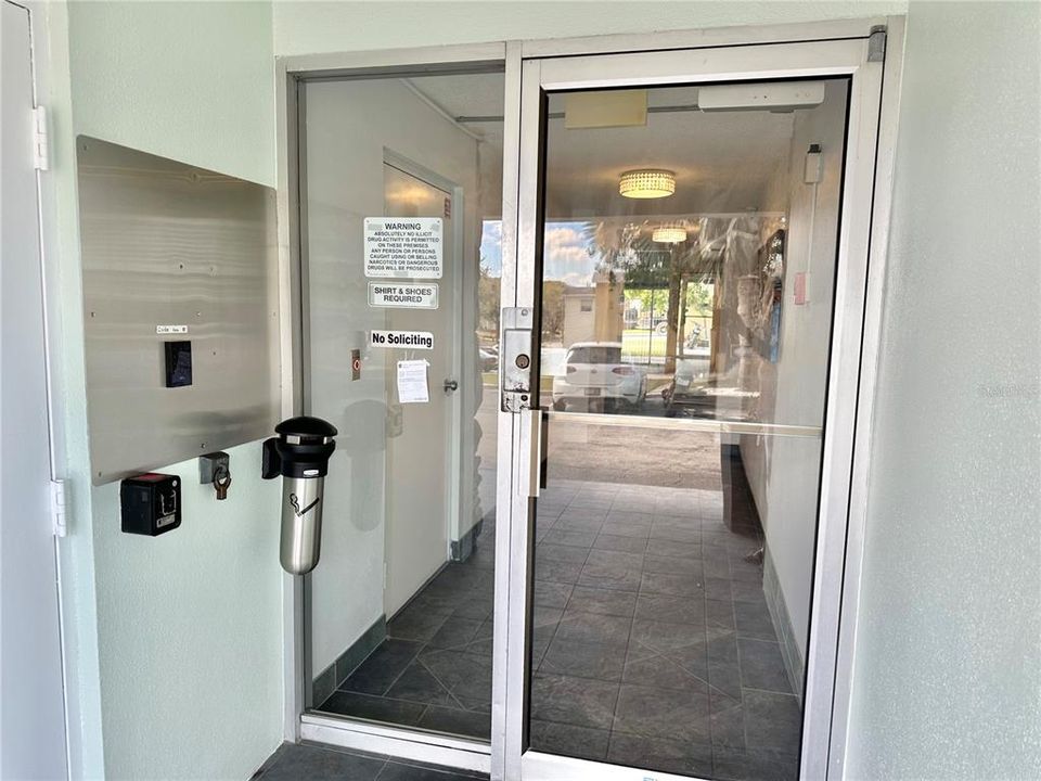 For Sale: $148,000 (1 beds, 1 baths, 628 Square Feet)