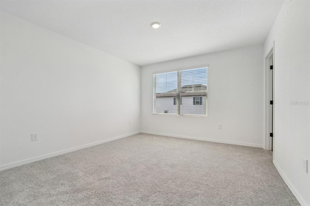 合同活跃: $449,990 (3 贝兹, 2 浴室, 1696 平方英尺)