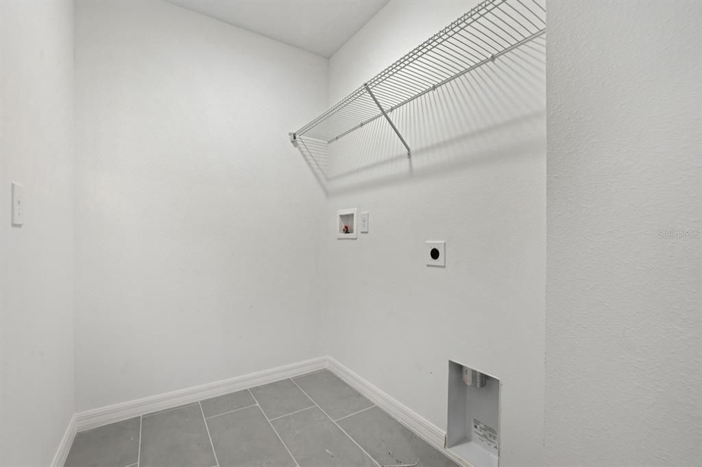 合同活跃: $449,990 (3 贝兹, 2 浴室, 1696 平方英尺)