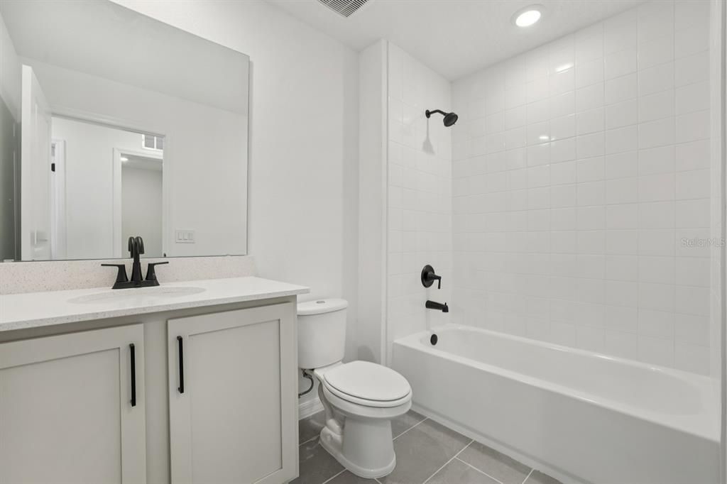 合同活跃: $449,990 (3 贝兹, 2 浴室, 1696 平方英尺)