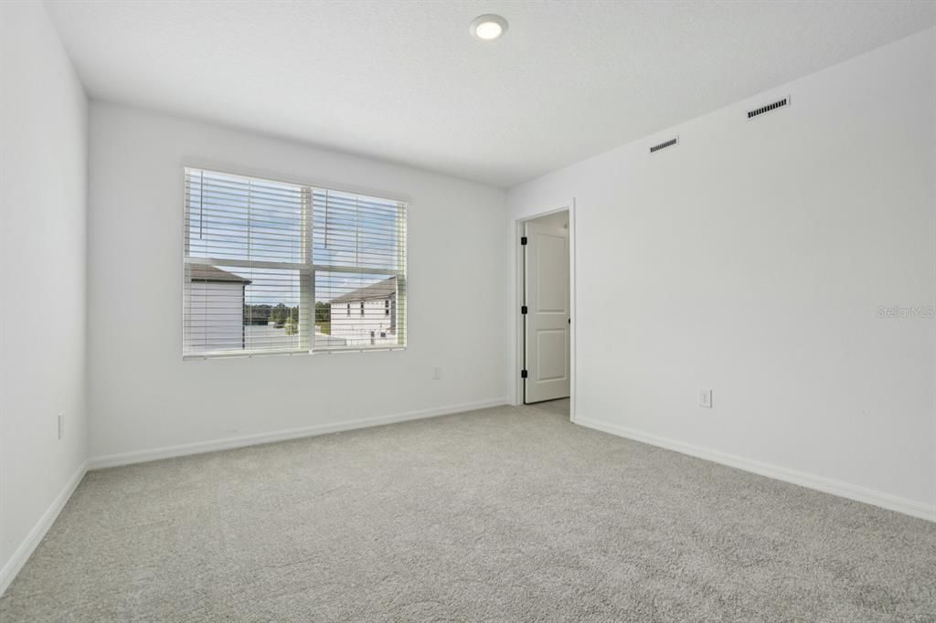 合同活跃: $449,990 (3 贝兹, 2 浴室, 1696 平方英尺)