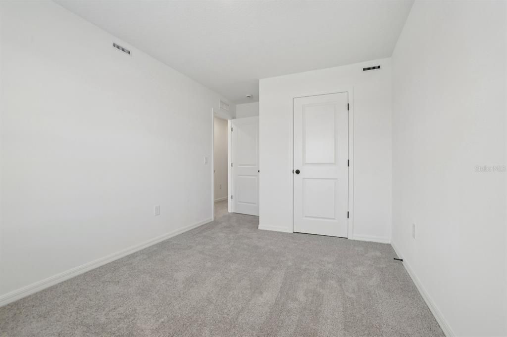 合同活跃: $449,990 (3 贝兹, 2 浴室, 1696 平方英尺)