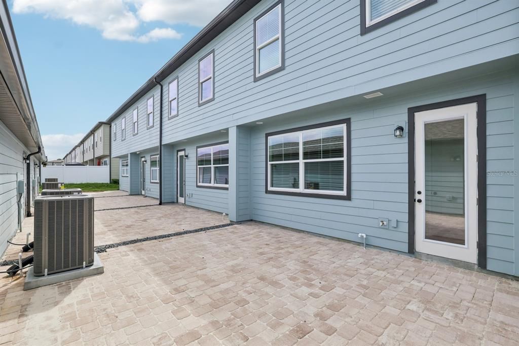 合同活跃: $449,990 (3 贝兹, 2 浴室, 1696 平方英尺)