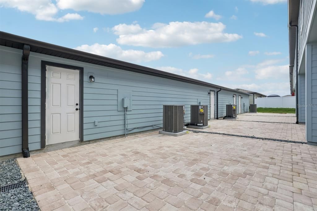 合同活跃: $449,990 (3 贝兹, 2 浴室, 1696 平方英尺)