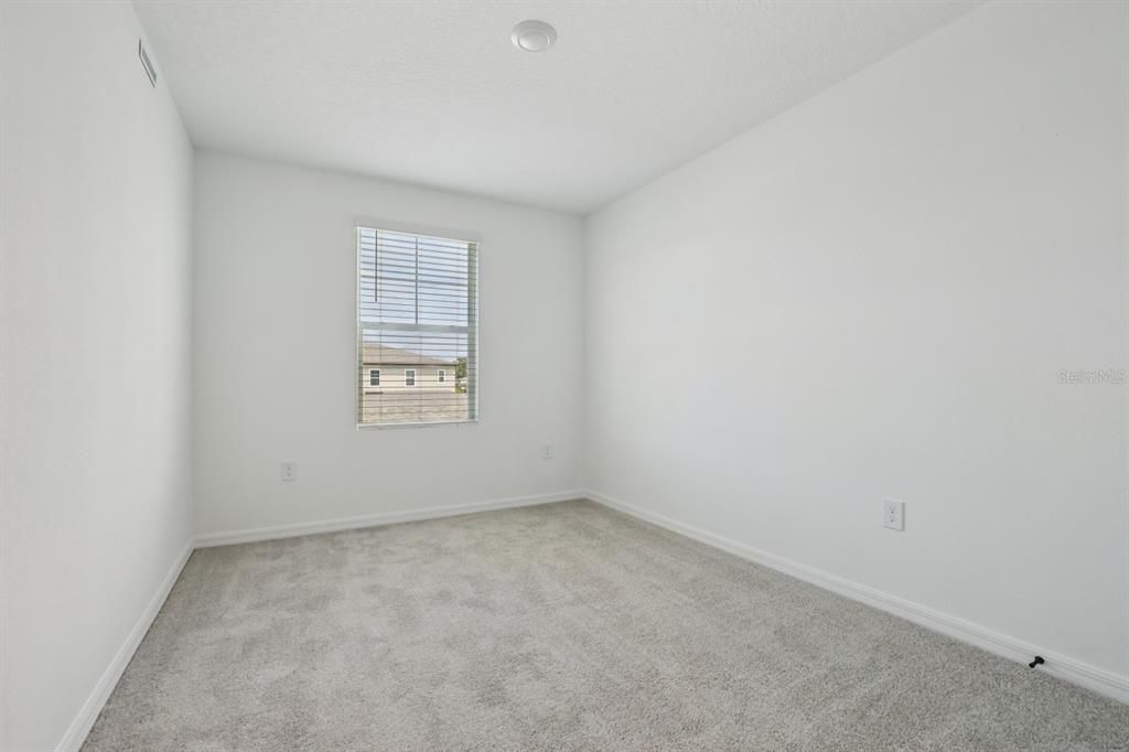 合同活跃: $449,990 (3 贝兹, 2 浴室, 1696 平方英尺)