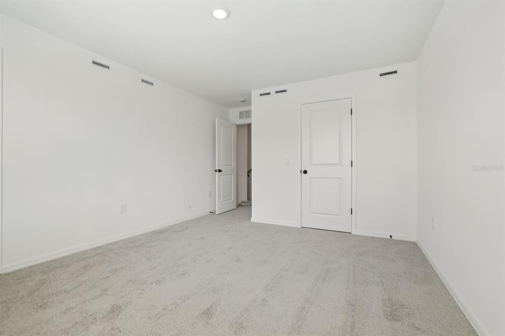 合同活跃: $449,990 (3 贝兹, 2 浴室, 1696 平方英尺)