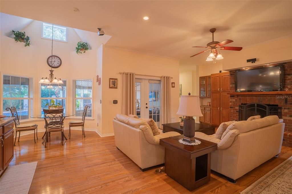 For Sale: $995,000 (4 beds, 3 baths, 3037 Square Feet)