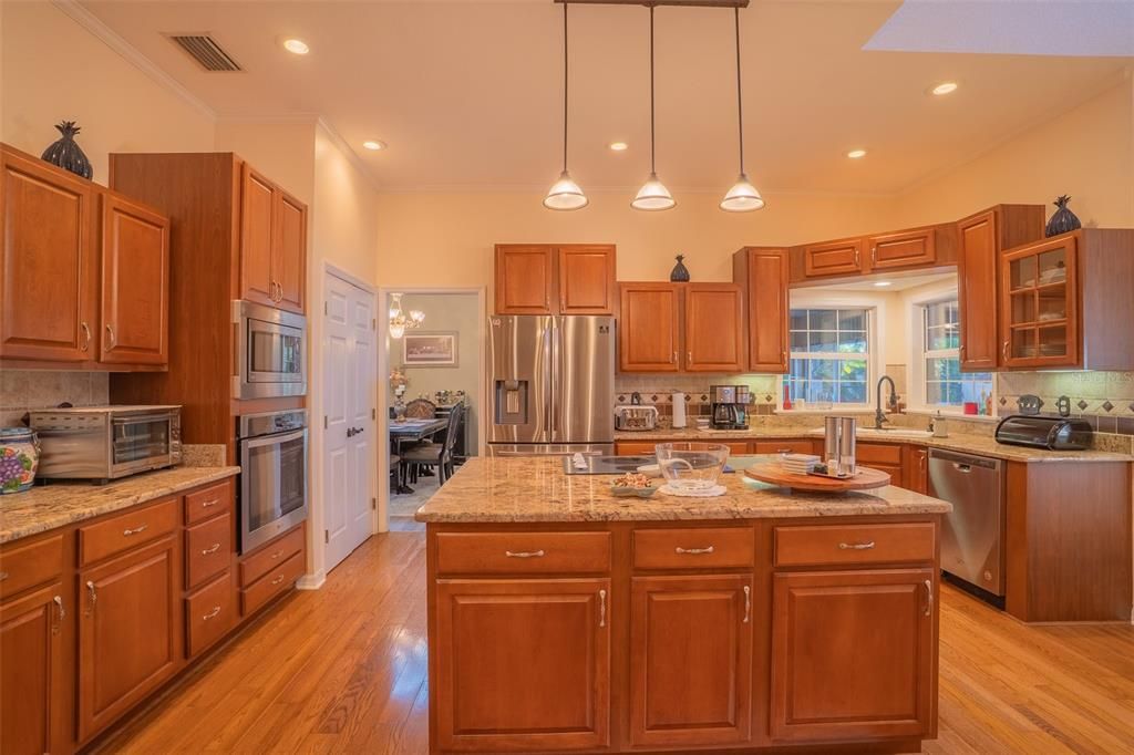 For Sale: $995,000 (4 beds, 3 baths, 3037 Square Feet)