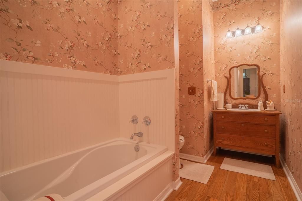 For Sale: $995,000 (4 beds, 3 baths, 3037 Square Feet)