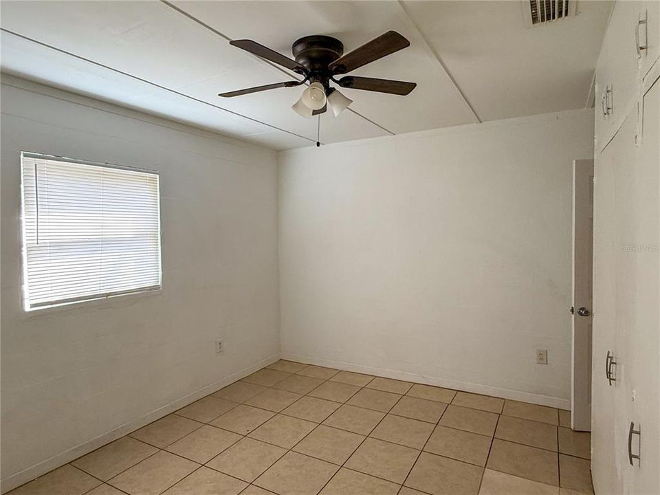 出租: $1,300 (1 贝兹, 1 浴室, 546 平方英尺)