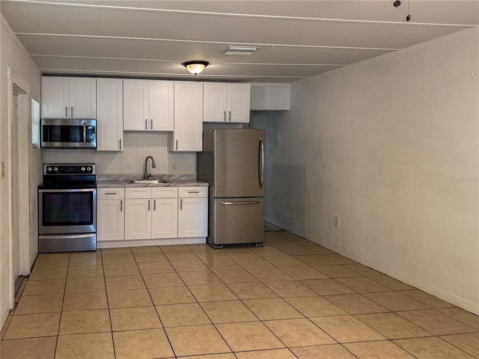 出租: $1,300 (1 贝兹, 1 浴室, 546 平方英尺)