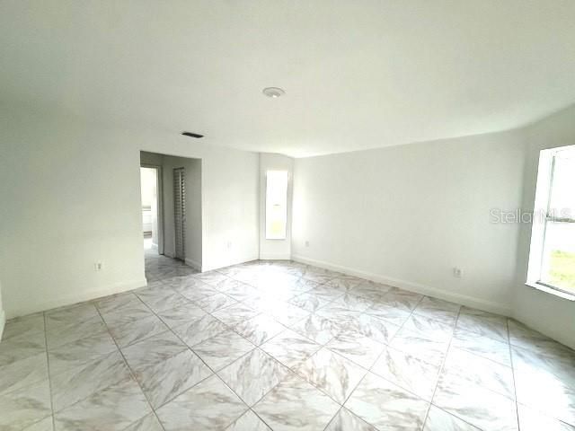 合同活跃: $1,795 (3 贝兹, 2 浴室, 2047 平方英尺)