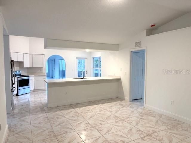 合同活跃: $1,795 (3 贝兹, 2 浴室, 2047 平方英尺)