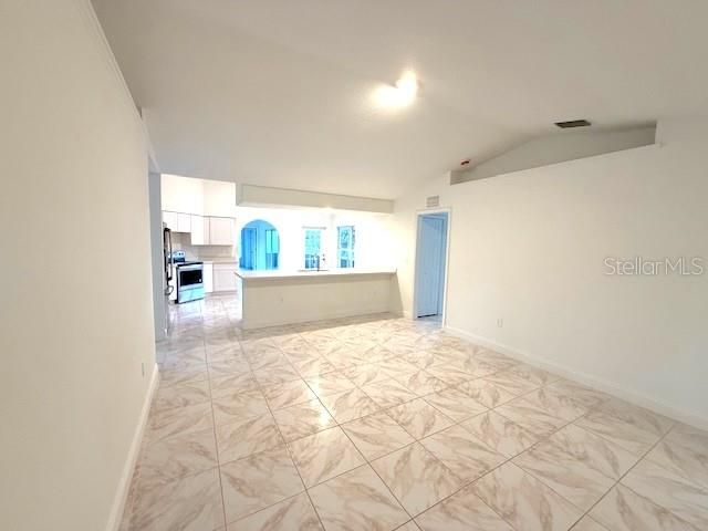 合同活跃: $1,795 (3 贝兹, 2 浴室, 2047 平方英尺)