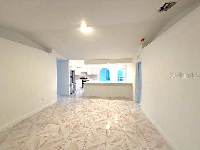 合同活跃: $1,795 (3 贝兹, 2 浴室, 2047 平方英尺)