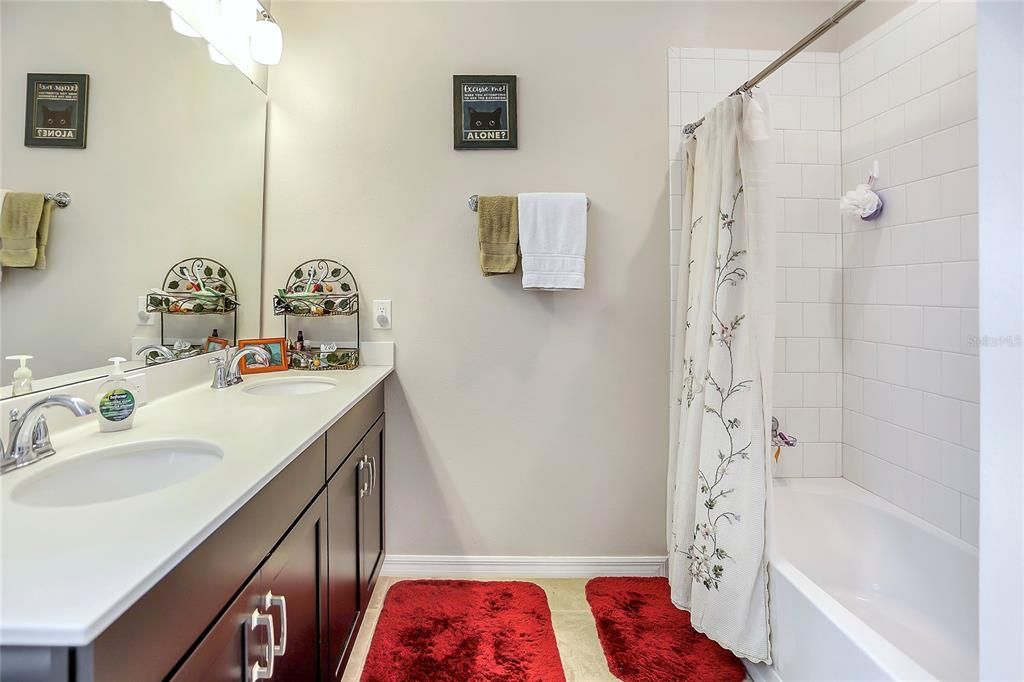 En Venta: $439,000 (3 camas, 2 baños, 2240 Pies cuadrados)