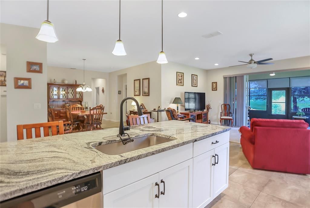 En Venta: $439,000 (3 camas, 2 baños, 2240 Pies cuadrados)