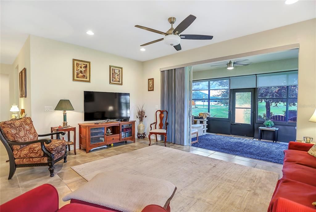 En Venta: $439,000 (3 camas, 2 baños, 2240 Pies cuadrados)