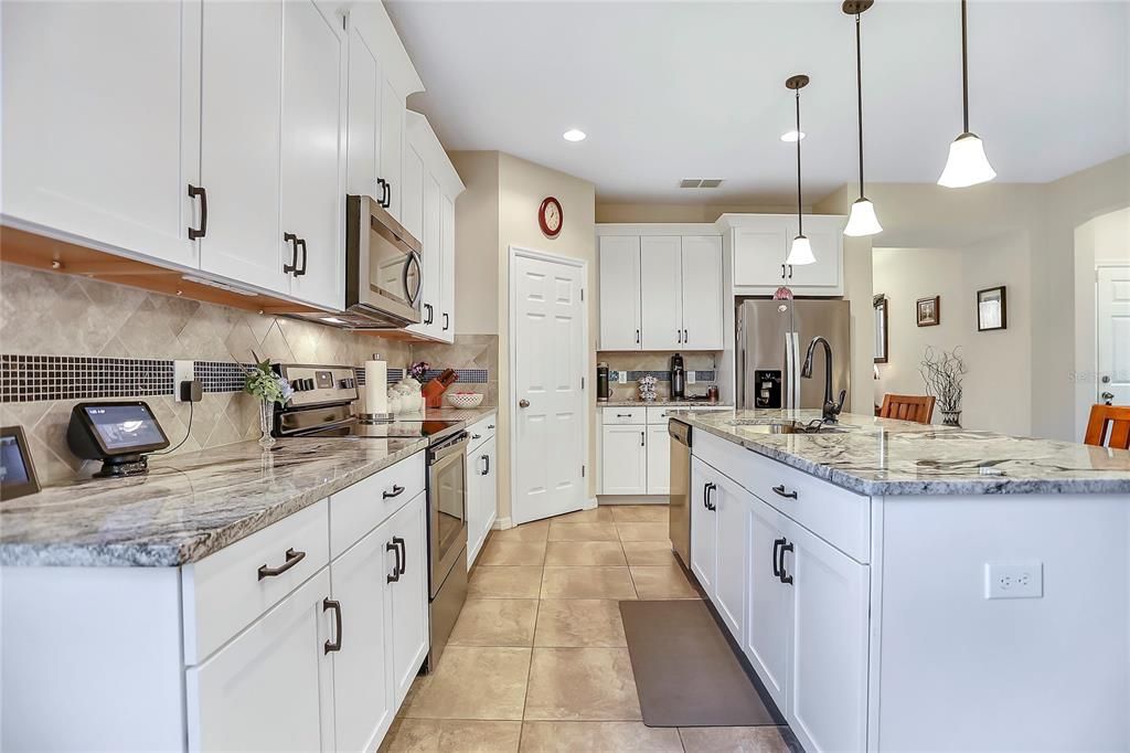 En Venta: $439,000 (3 camas, 2 baños, 2240 Pies cuadrados)